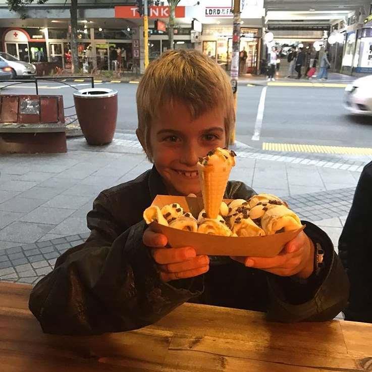 Bubble waffle dessert